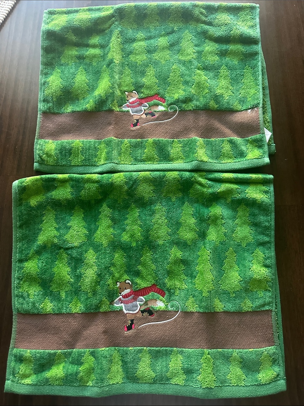 Kitchen towels Pine Tree Print Bottoms with Skating Fox Embroidery